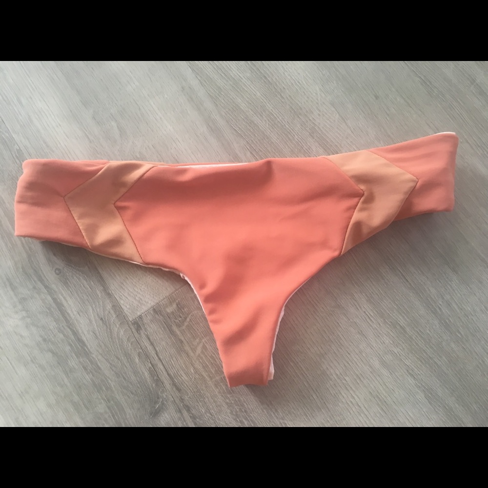 Acacia bottom